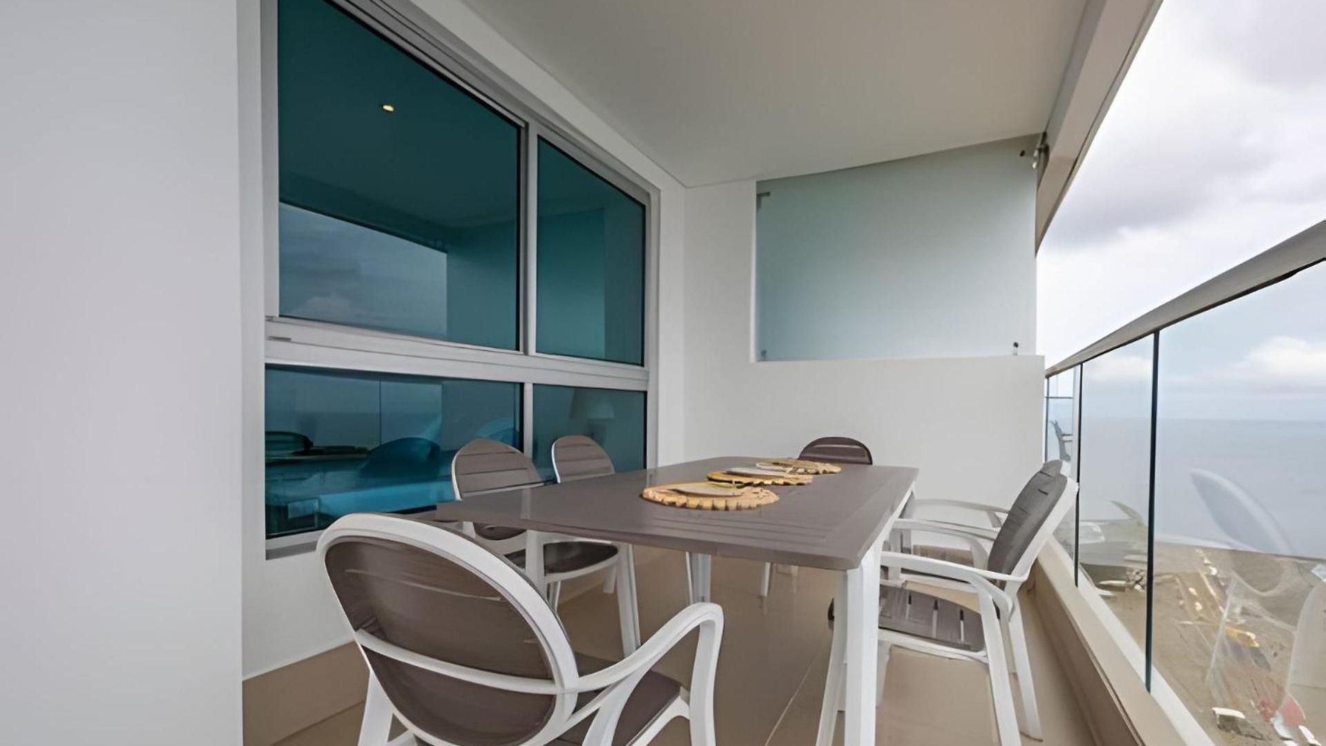 Laurdhomes Lujoso Apto Piso 28 Frente Al Mar, 2bth *