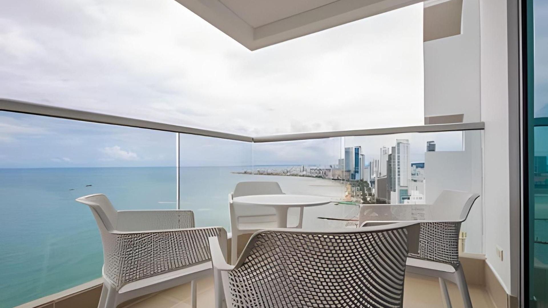 Laurdhomes Lujoso Apto Piso 28 Frente Al Mar, 2bth Apartment