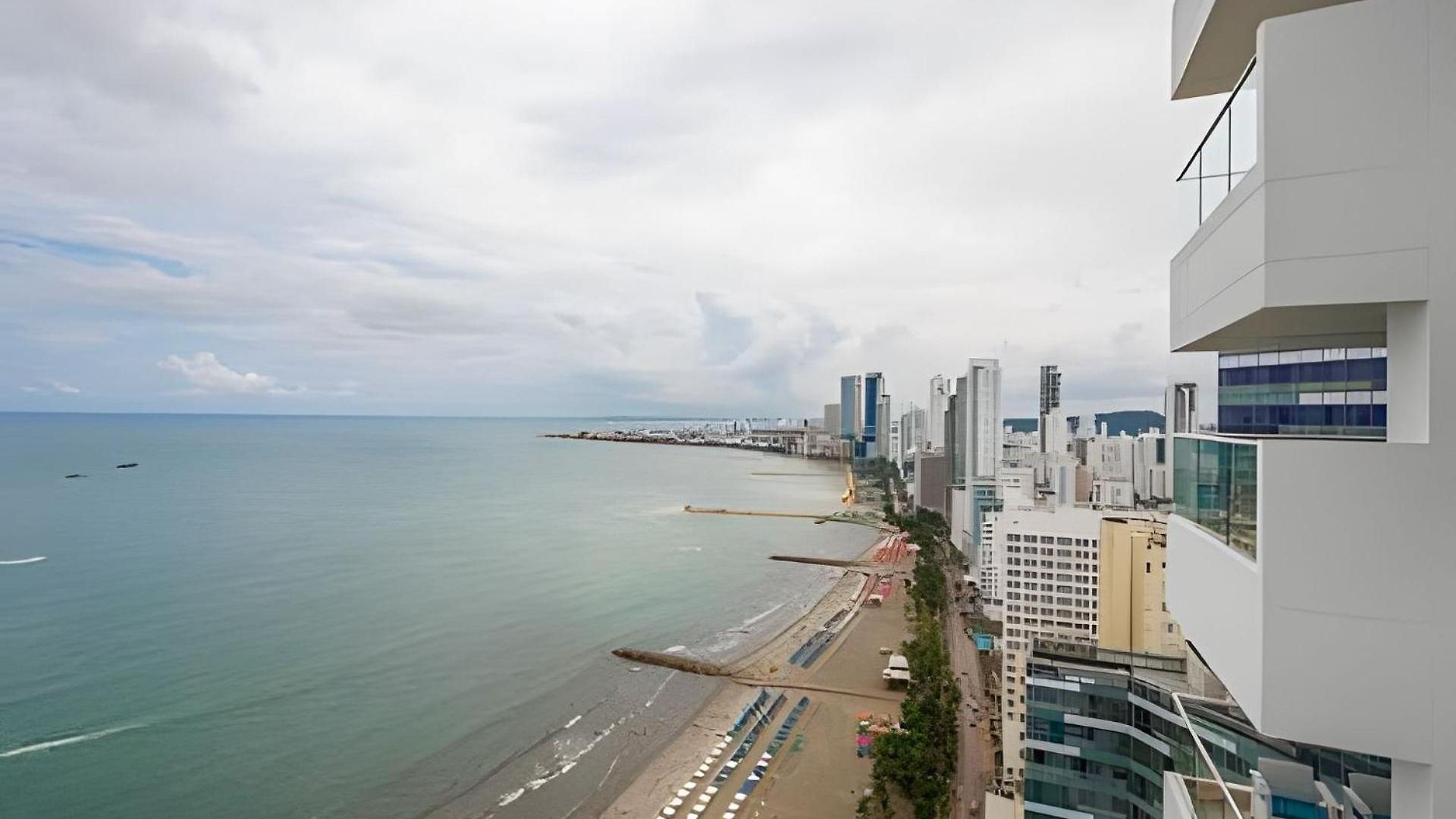 Laurdhomes Lujoso Apto Piso 28 Frente Al Mar, 2bth *